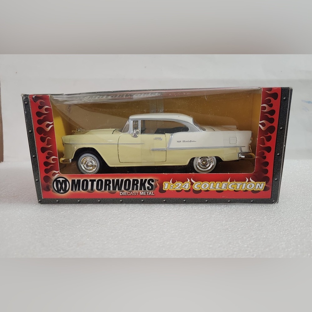 Motorworks 1:24 Diecast Model Car